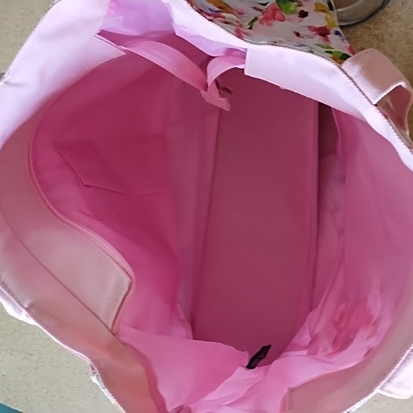 Robin Ruth Chicago Pink Watercolor Floral Medium Bag - Picture 9 of 10